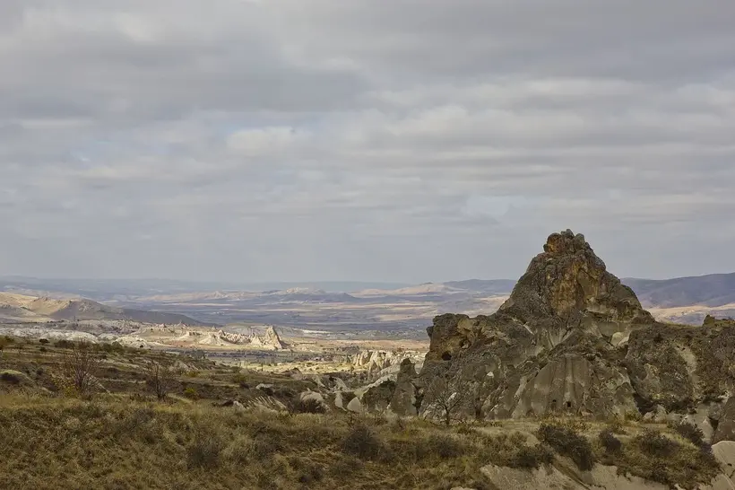 Cappadocia's valleys in autumn: dry golden scrub, bare fruit trees and clear long views across the tuff towards Göreme - the walking conditions that follow a sunrise flight. Photo: William Neuheisel / Wikimedia Commons, CC BY 2.0