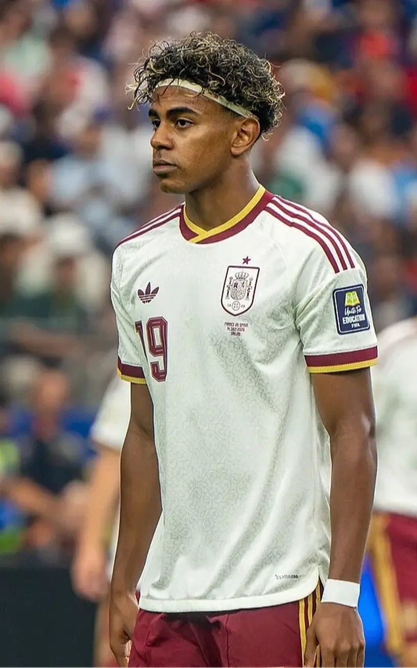 Lamine Yamal, now Barcelona's No 10, on Spain duty in July 2026. He scored Barcelona's fourth against Feyenoord on Matchday 1 - photo: Wikimedia Commons / Bryan Berlin, CC BY-SA 4.0