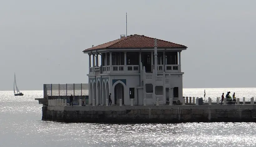 Moda Pier, built to Vedat Tek's design in 1916-17 and reopened in August 2022 as a municipal library and book-cafe - photo: HalitBaris / Wikimedia Commons / CC BY-SA 4.0