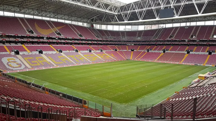 The RAMS Park bowl from the north-west corner, club name picked out in the seats. Steep tiers and a full roof are why the ground once held the world crowd-noise record - photo: Wikimedia Commons / 1886kusagi, CC BY-SA 4.0
