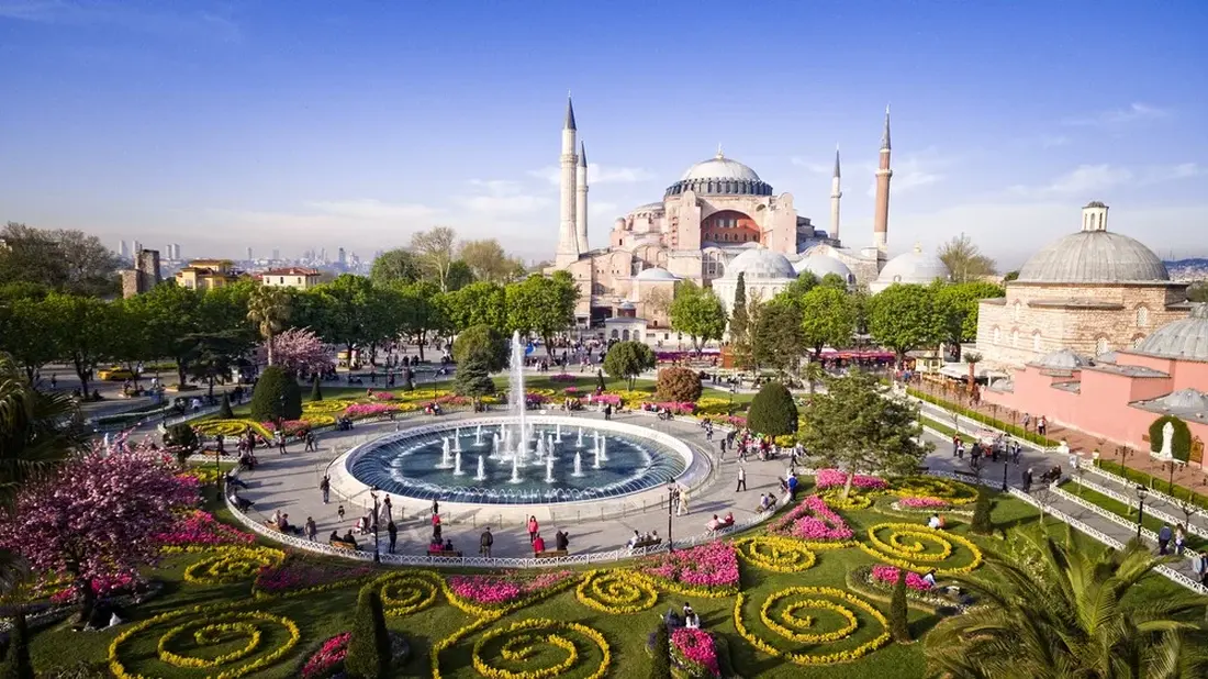 Private Tours vs Group Tours in Istanbul: Which One Is Right for You?