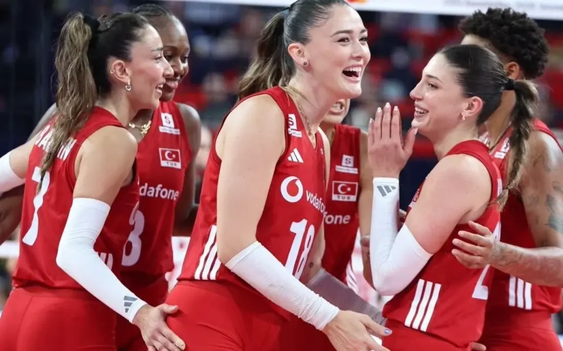 Turkey's Volleyball Queens Reach the EuroVolley Semi-Final at Home