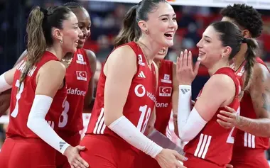 Turkey's Volleyball Queens Reach the EuroVolley Semi-Final at Home