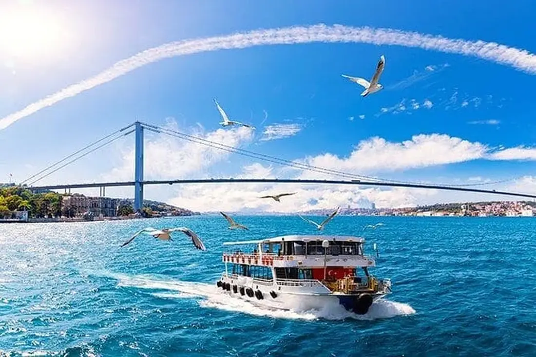 Bosphorus Sunset Cruises: Public Ferries vs. Private VIP Yacht Charters