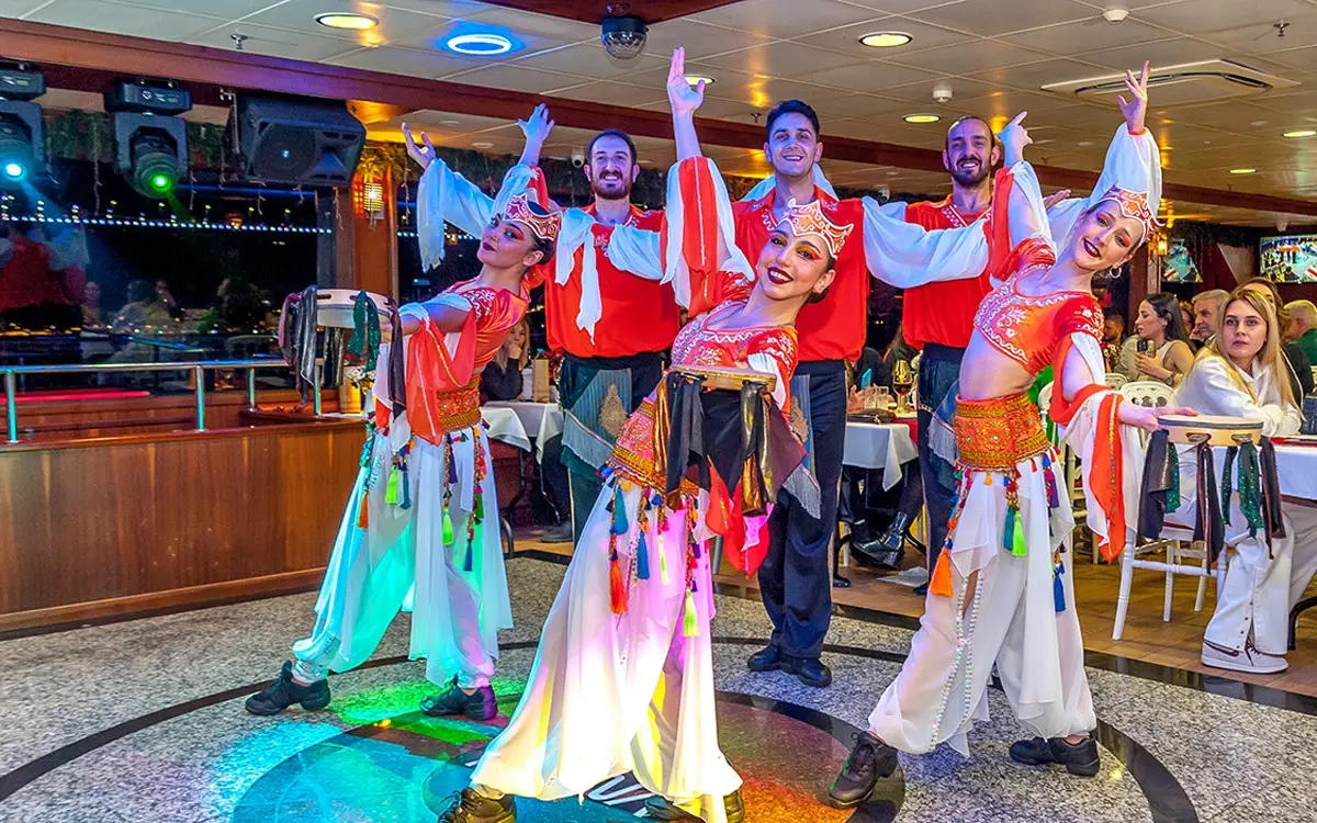 Bosphorus Cruise & Night Tour: Luxury Private Yacht & Dinner Experience 9