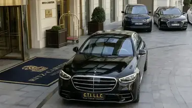 Chauffeur Elite S-Class for up to 3 passengers in Istanbul